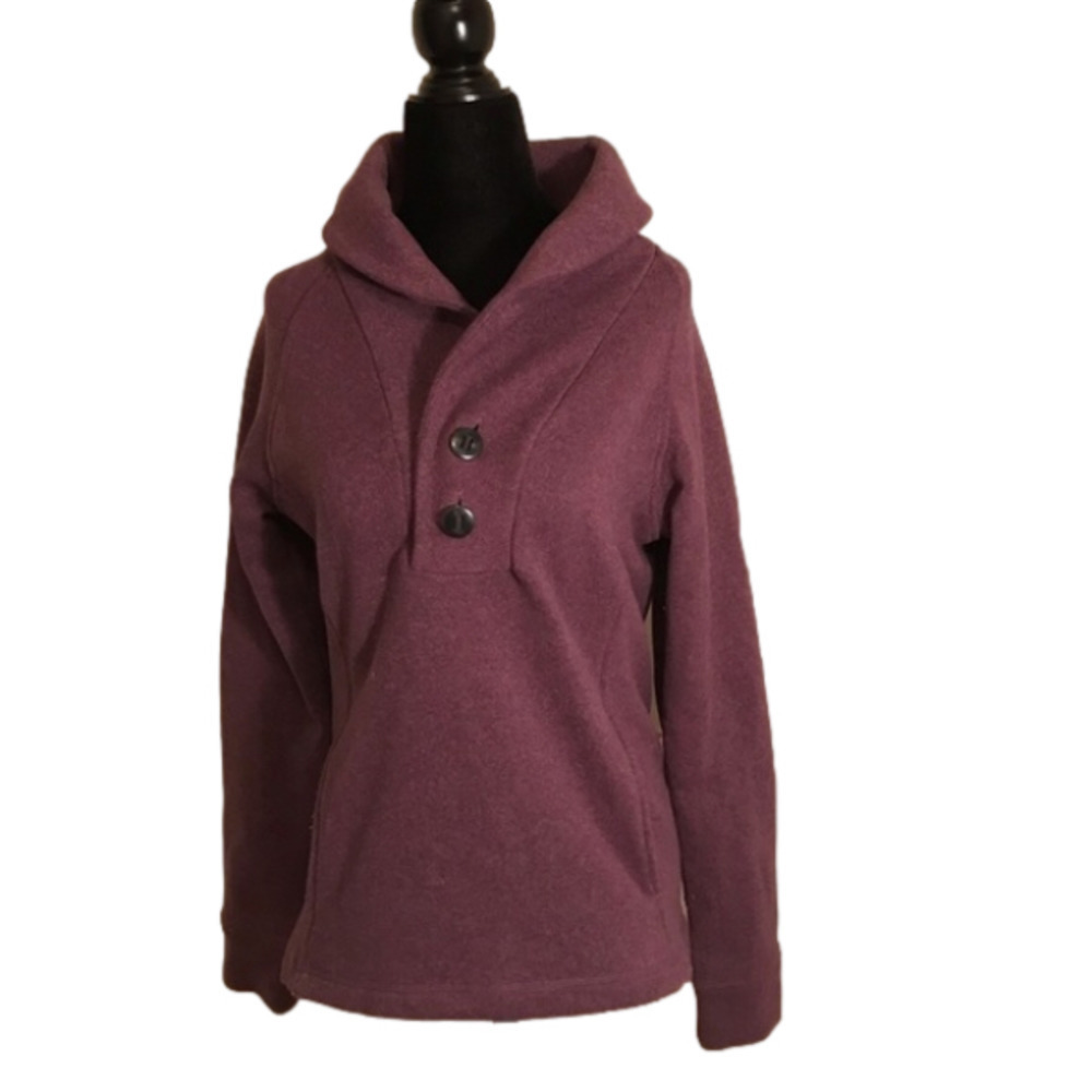 𝅺eastern Mountain Sports women’s pullover. Size medium.  Purple.